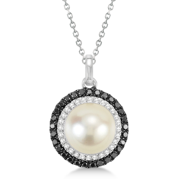 There is so much to love about this stunning halo pendant it's hard to know where to start.One freshwater cream-white cultured pearl is surrounded by a halo of black and white diamonds with a total carat weight of 0.25. That's one quarter carat of diamond dazzle.Set in 14K white gold this single pearl and channel set black and white diamond halo make a statement of elegance and class.Hanging from an 18 inch link chain this stunning pendant necklace is sure to please.