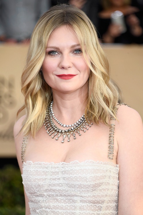 Kirsten Dunst’s Layered Necklaces