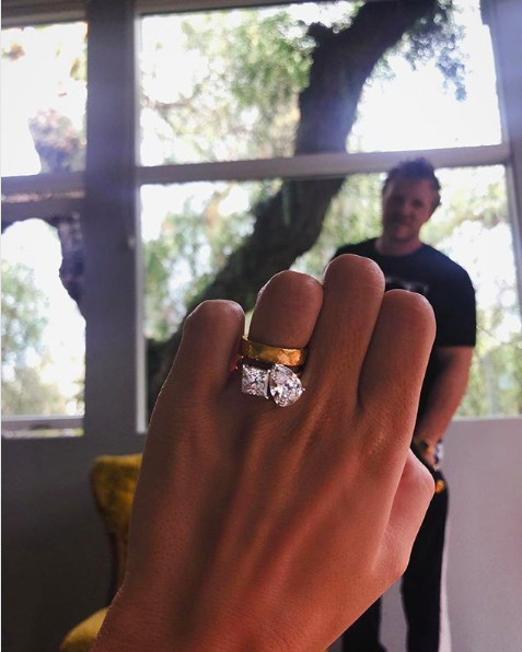 Emily Ratajkowski's engagement ring. Photo: Instagram.
