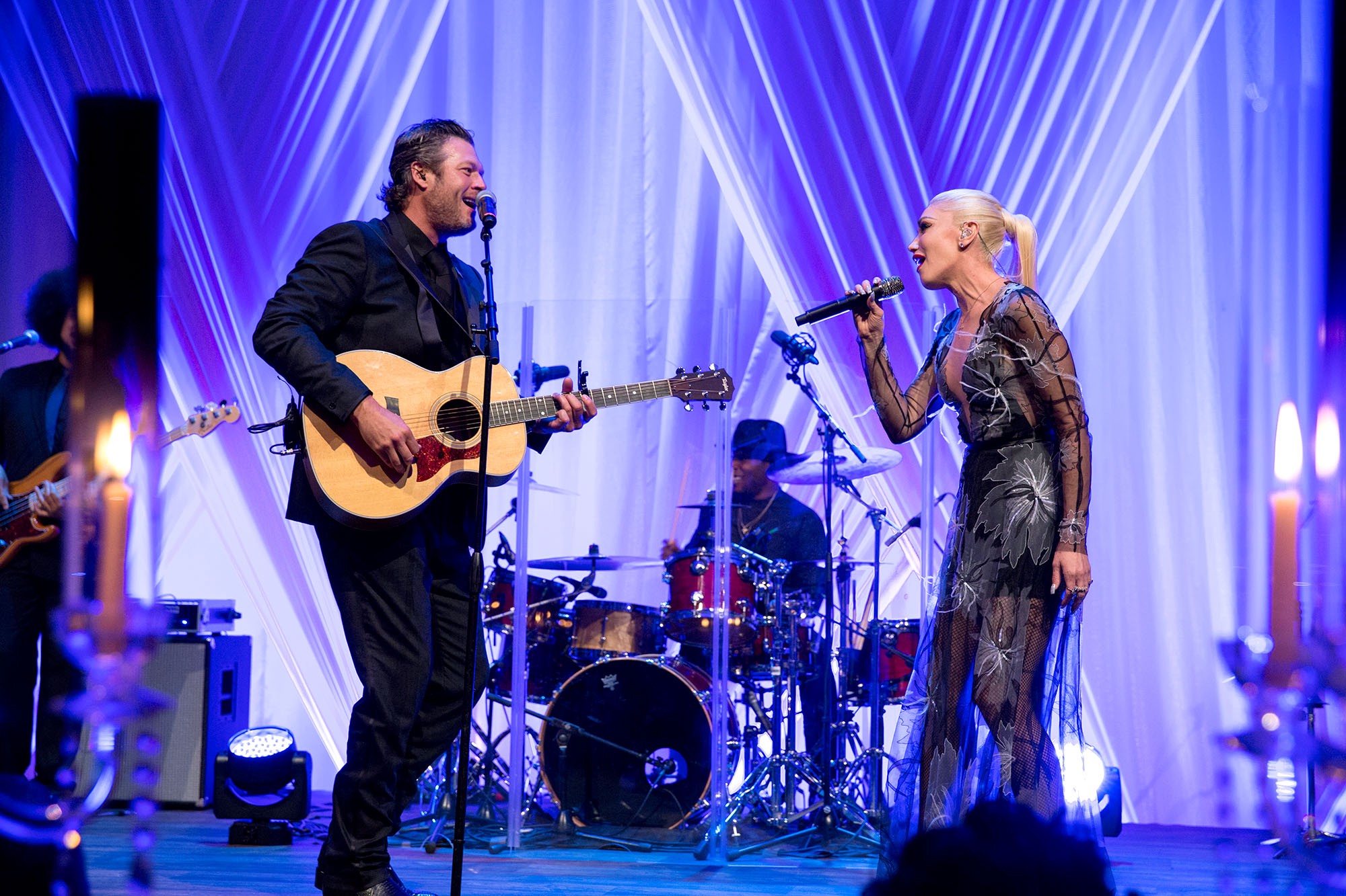 Blake Shelton and Gwen Stefani performing together. Photo: Wikimedia Commons.