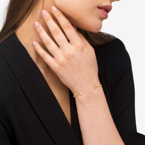 minimalist gold bracelet