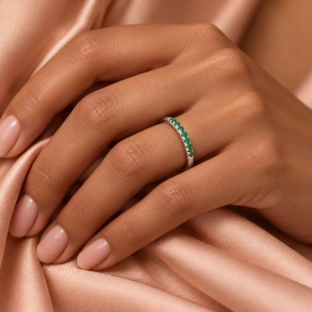 Round Emerald Stackable Ring 14K White Gold (0.22ct)