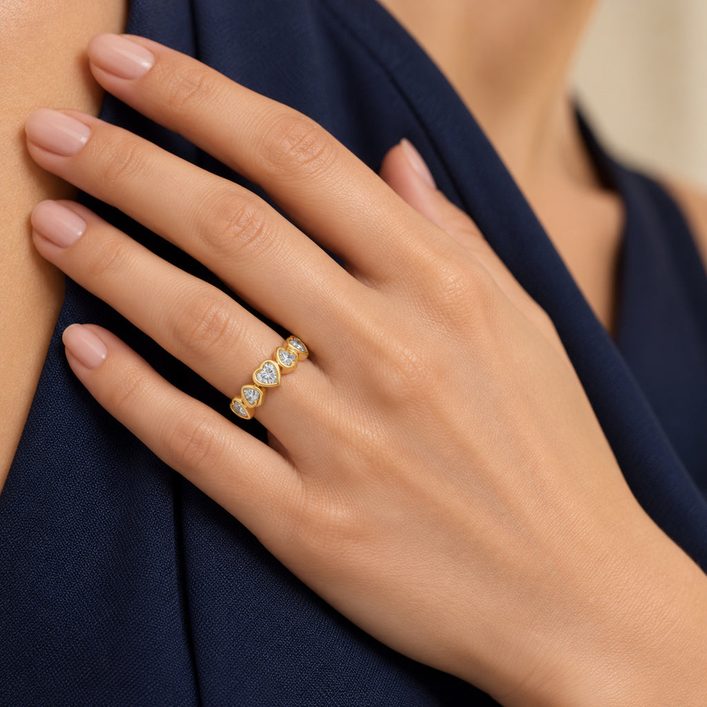 AZ29498 diamond ring in 14K yellow gold — close-up on model