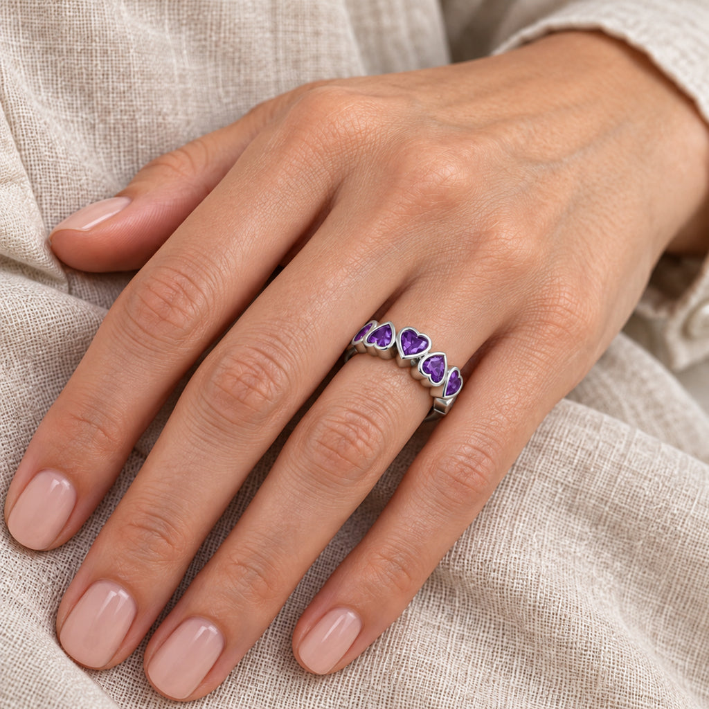 AZ29500 natural amethyst ring in 14K white gold — close-up on model
