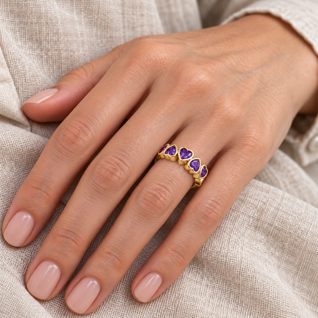 AZ29501 natural amethyst ring in 14K yellow gold — close-up on model