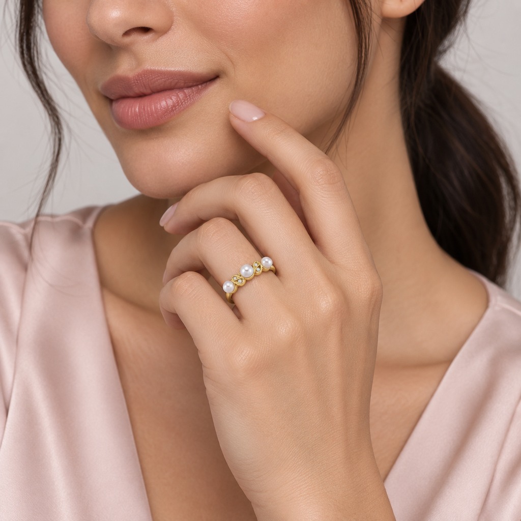 Allurez RE1099 - hand close-up in professional studio