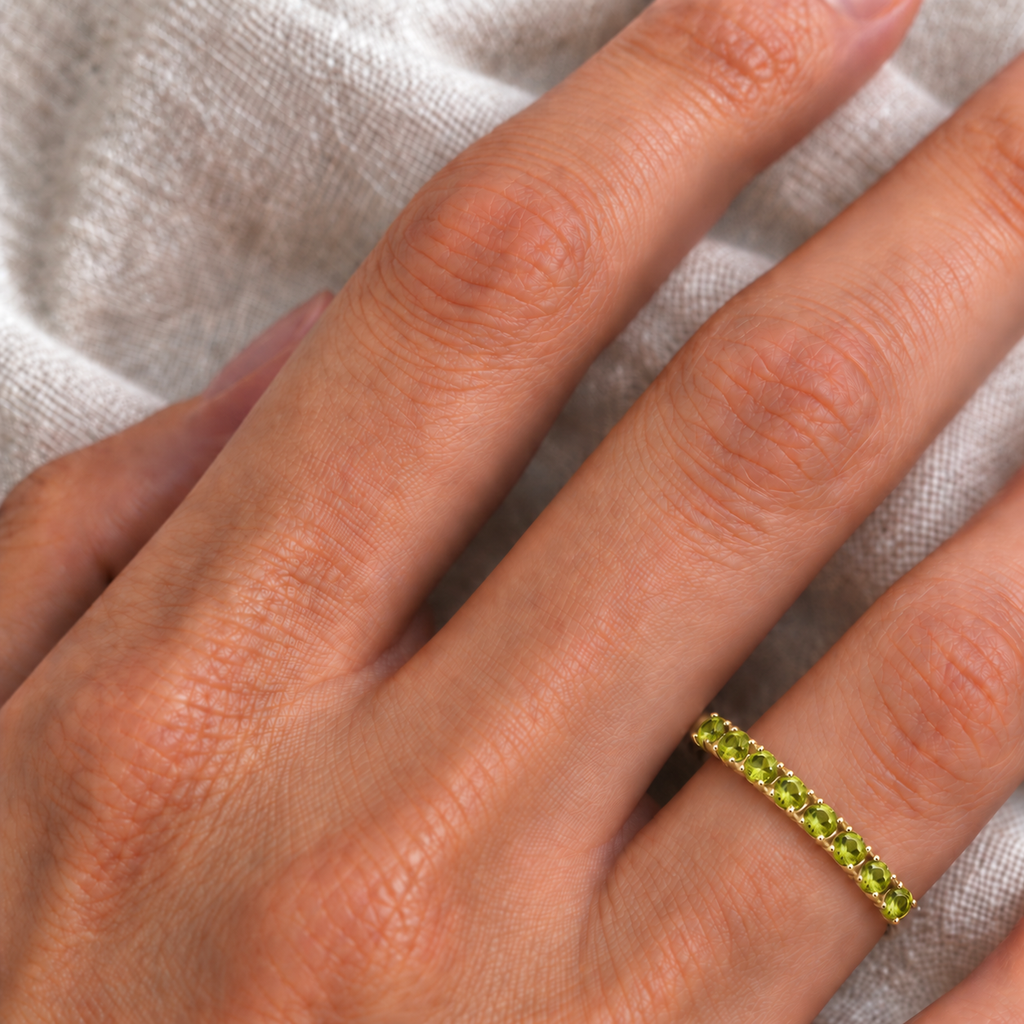 IR245 natural peridot 14k yellow gold 2 mm band — ivory linen close-up