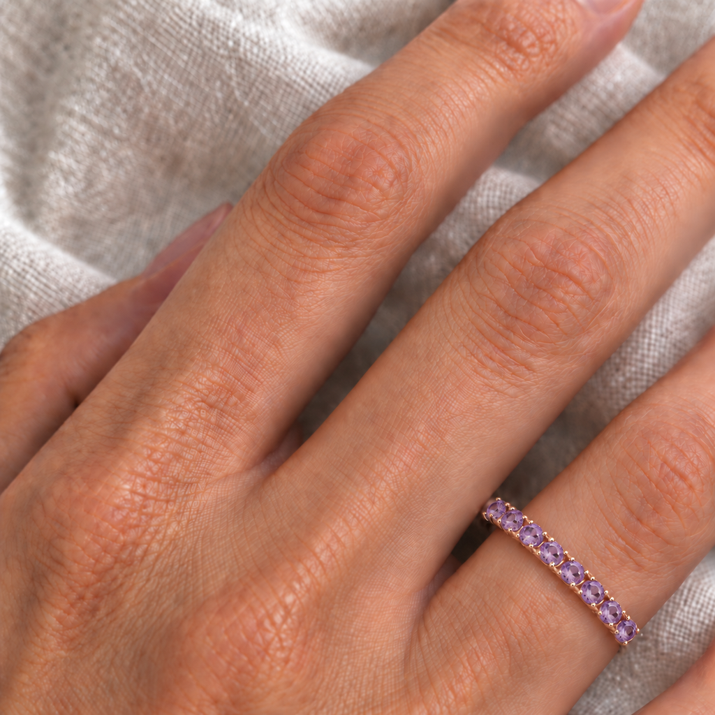 IR256 natural amethyst 14k rose gold 2 mm band — ivory linen close-up