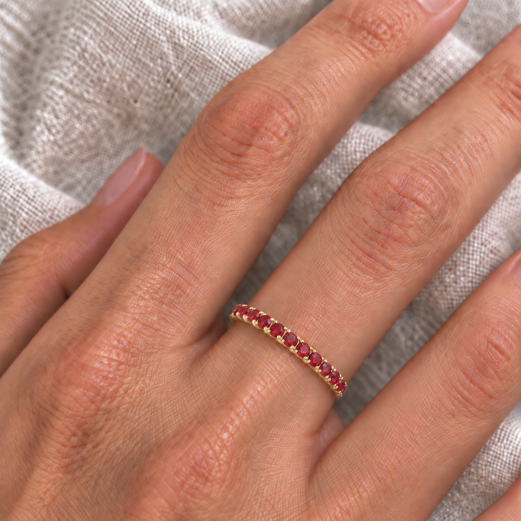 IR689 natural ruby 14k yellow gold 2 mm band — ivory linen close-up