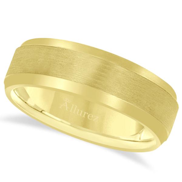 Comfort-Fit Carved Wedding Band in 14k Yellow Gold (7mm)
