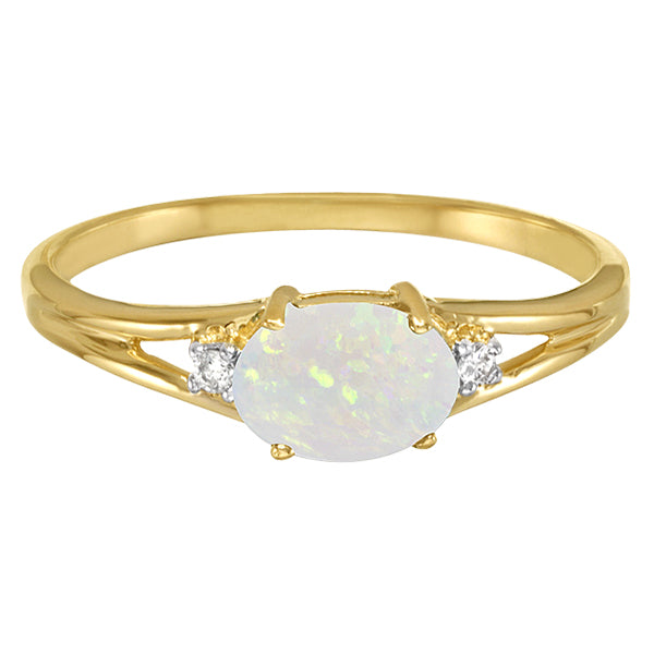 Oval Opal and Diamond Ring in 14K Yellow Gold (0.27ct)