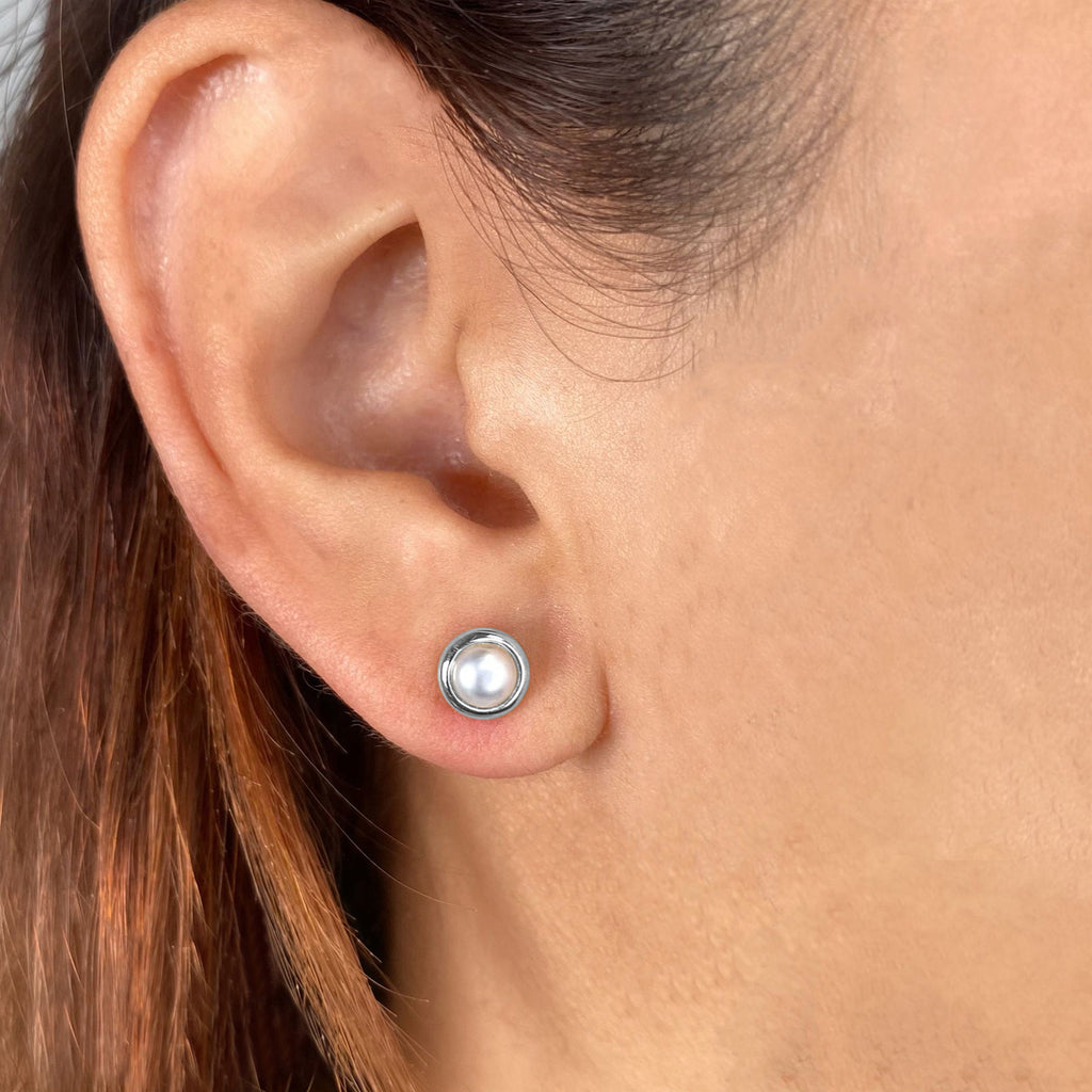 Cultured Pearl Circle Stud Earrings 14K White Gold (5mm)