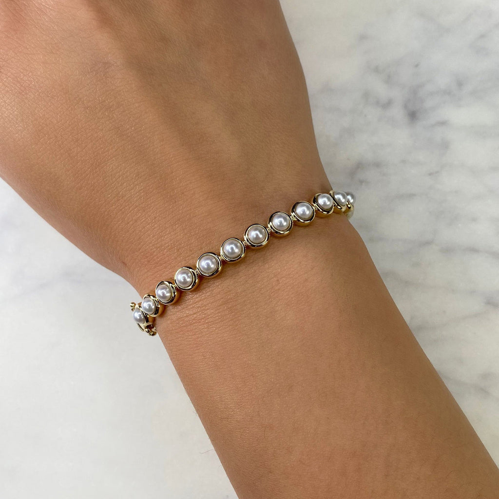 Cultured Pearl Circle Bangle Bracelet 14K Yellow Gold (4mm)